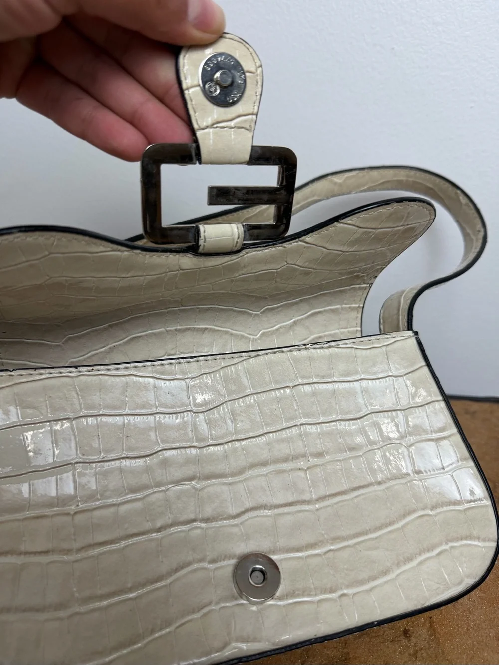 Vintage Guess Croc Embossed Shoulder Bag Y2K Cream Ivory Baguette Purse - Picture 6 of 11